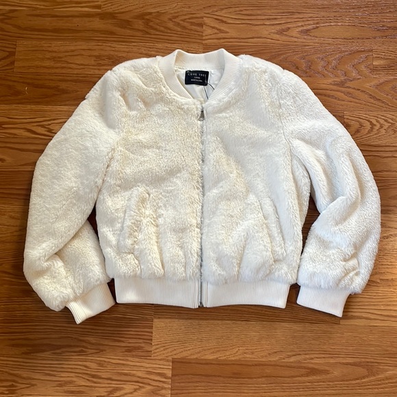 NWT White Faux Fur Soft Cozy Winter Jacket (Great for Holidays) Size Large - Picture 1 of 14